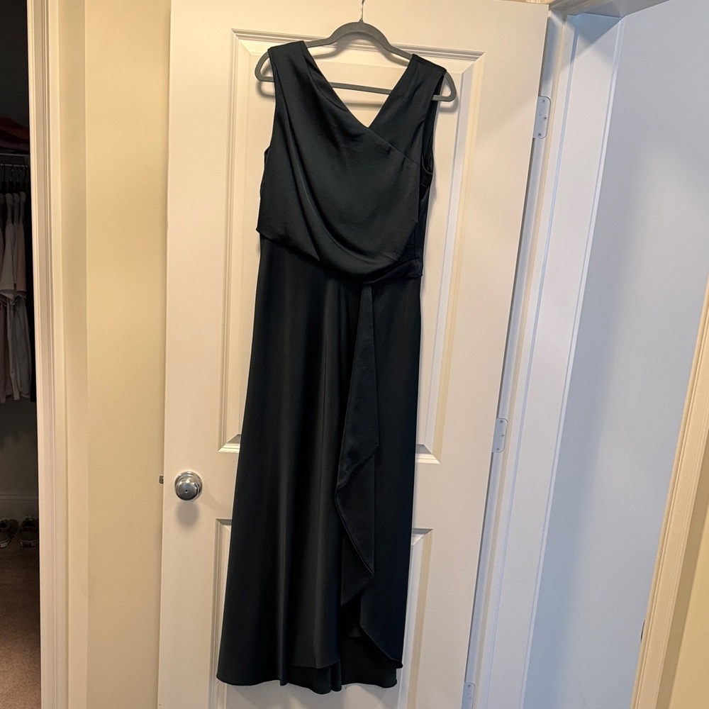 Elegant Dark Green Sleeveless Dress
